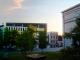 Sommerabend am UniversitÃ¤tsplatz in Halle - Wolfgang Bergter - - auf Leinwand - Stadtansichten-Abend-Sommer-Sonnenuntergang - 